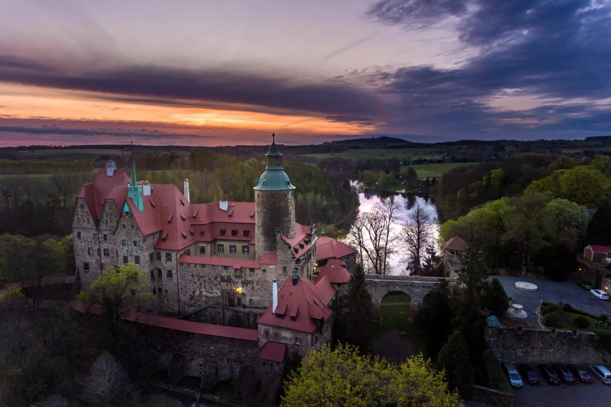 Zamek Czocha Aparthotel Лесна Екстериор снимка